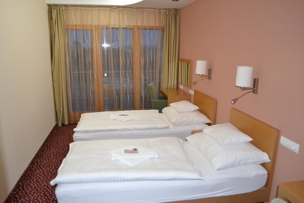 Debreceni Postas Udulo Hotel Exterior photo