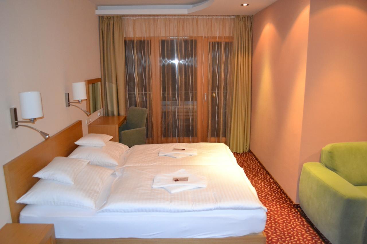 Debreceni Postas Udulo Hotel Exterior photo