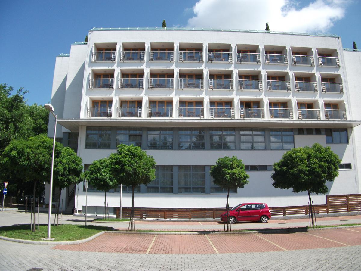 Debreceni Postas Udulo Hotel Exterior photo